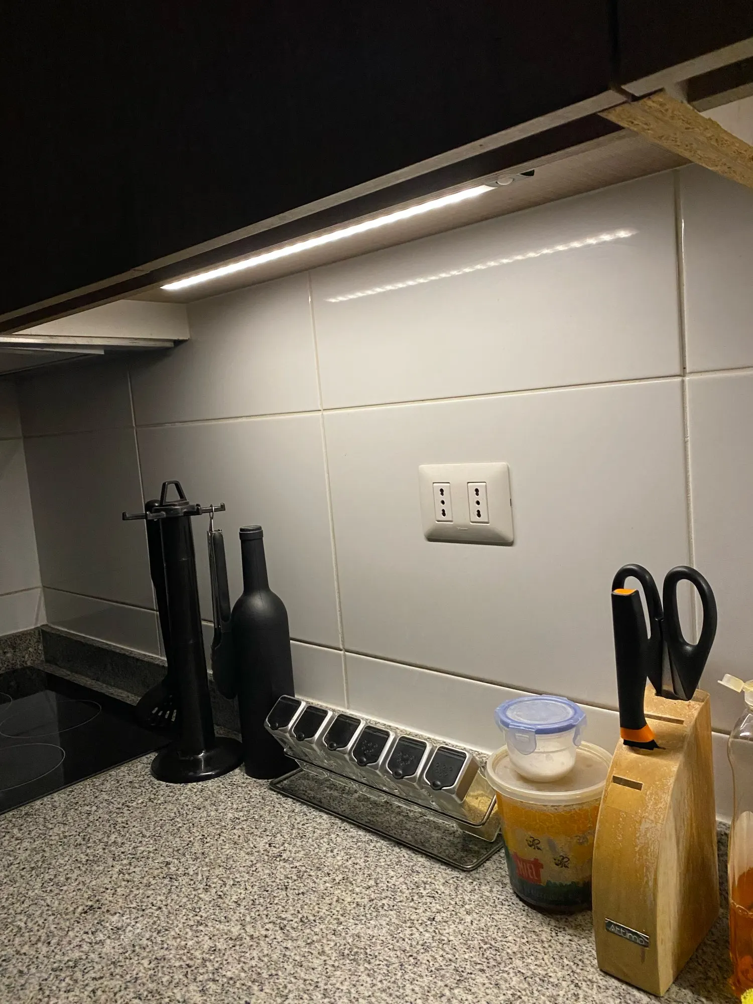 Bunics LED-Unterbauleuchte / Schranklicht mit PIR-Sensor – kabellos, USB wiederaufladbar & dimmbar photo review