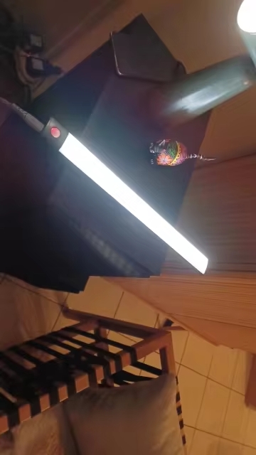 Bunics LED-Unterbauleuchte / Schranklicht mit PIR-Sensor – kabellos, USB wiederaufladbar & dimmbar photo review