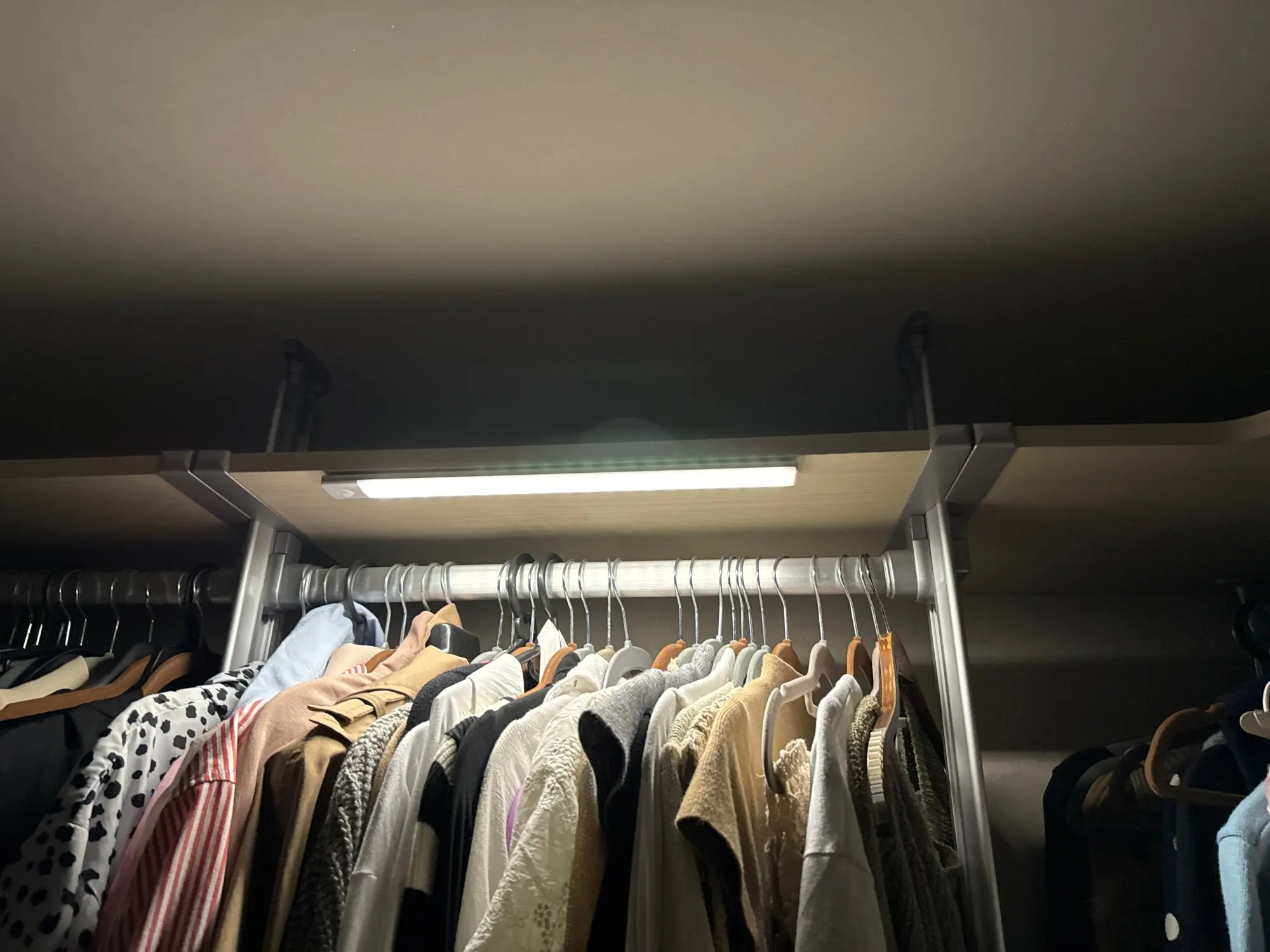 Bunics LED-Unterbauleuchte / Schranklicht mit PIR-Sensor – kabellos, USB wiederaufladbar & dimmbar photo review