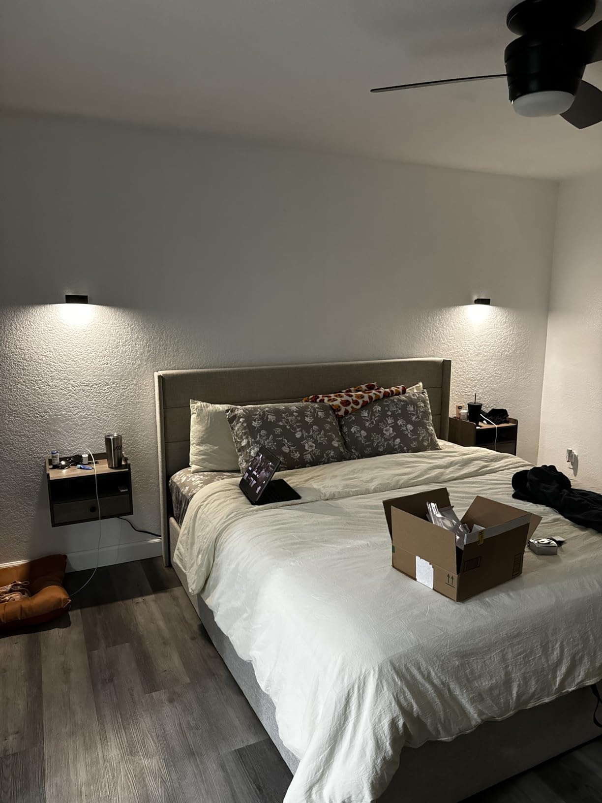 360° doppelseitige magnetische LED-Wandlampe, wiederaufladbar mit Fernbedienung photo review
