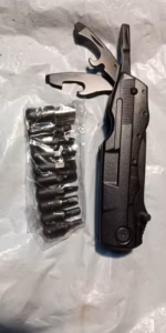 Click to view full screen Ultime 10-in-1 Multitool Mes en Tang – Onmisbaar voor Outdoor en Survival photo review